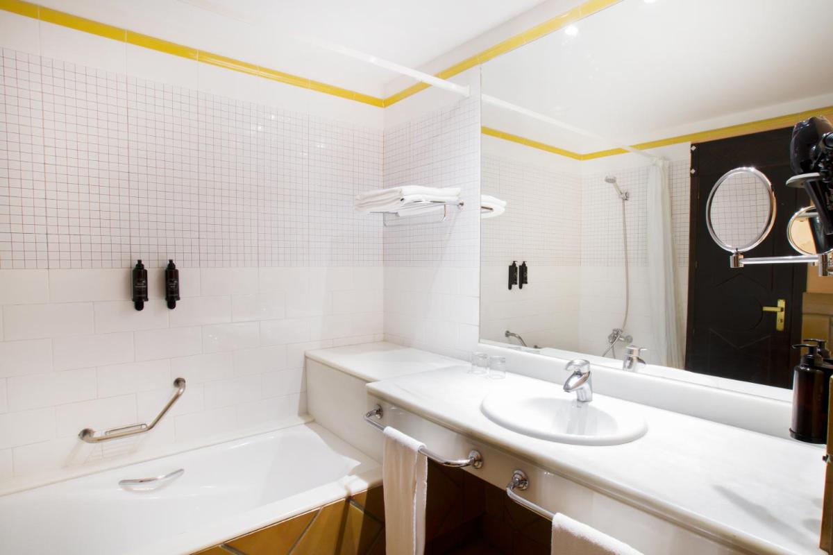 Un baño de Ibersol Almuñecar Beach & Spa Hotel