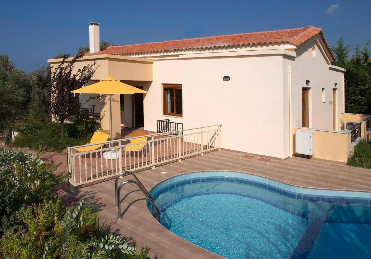 Villa Stefanos, Sea View, Private Pool, Near Sea - Housity