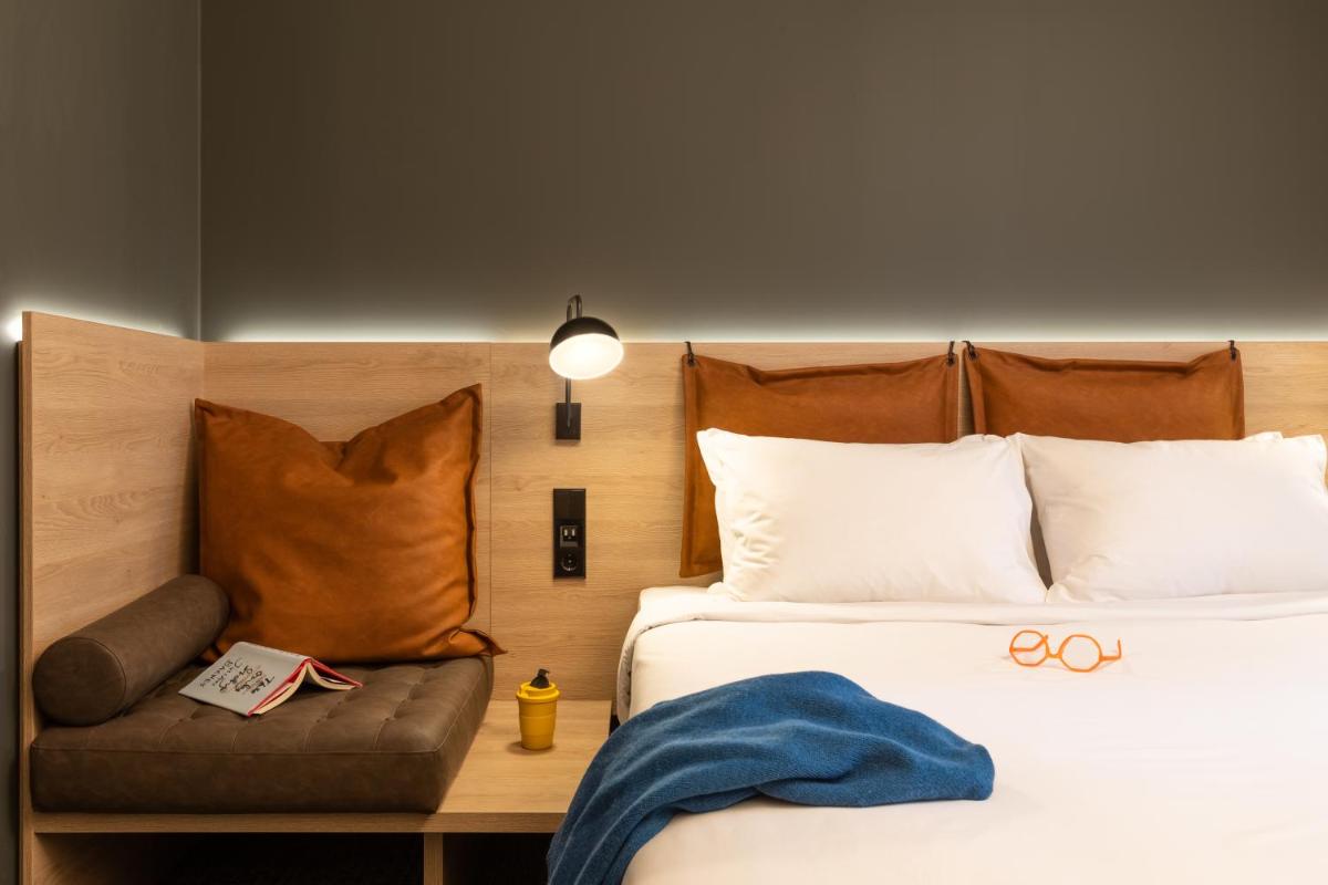 Moxy Plymouth - Housity