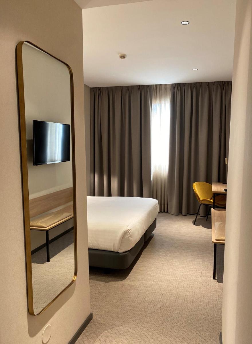 Cama o camas de una habitación en Silken Ciudad Gijón