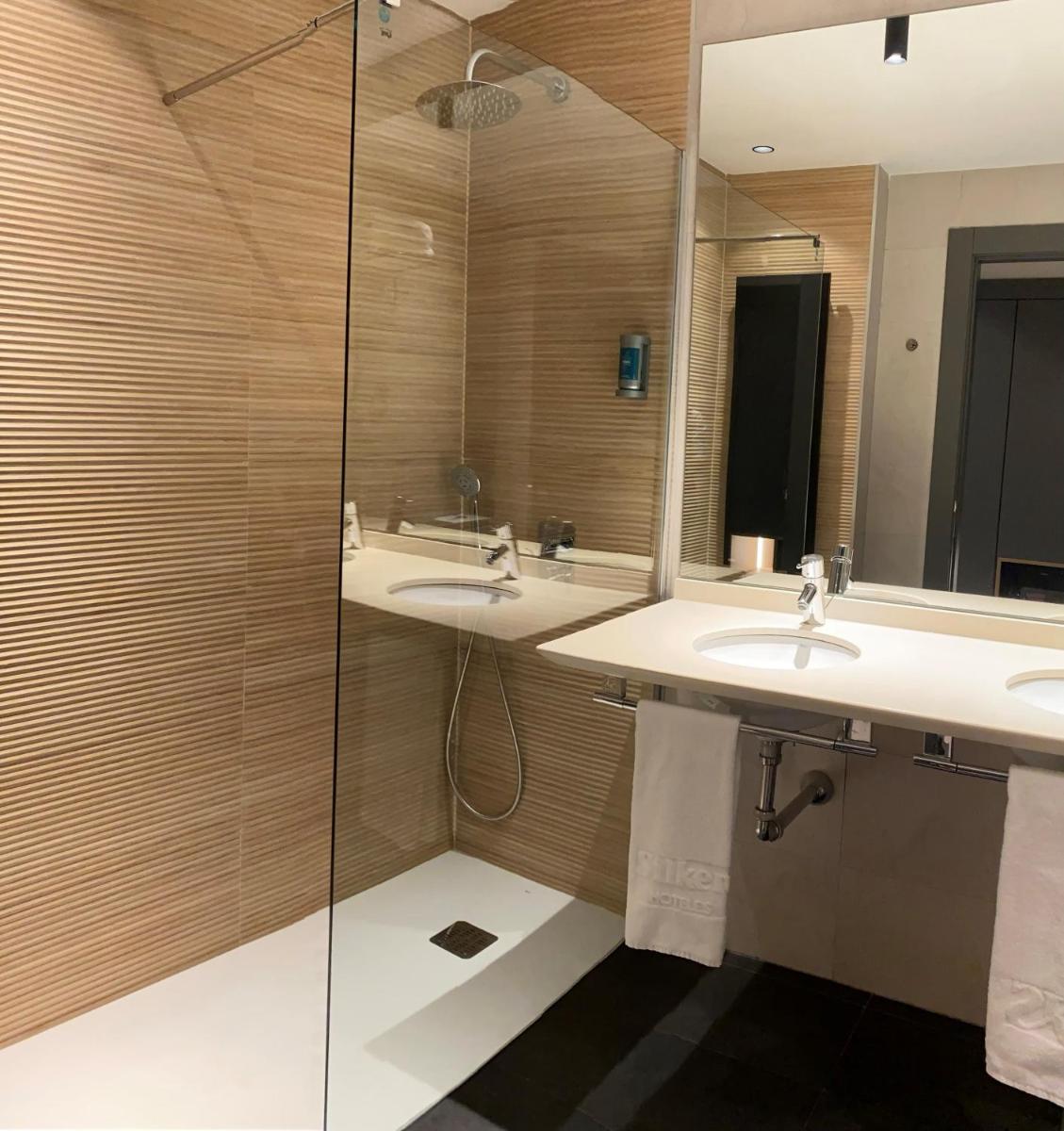 Un baño de Silken Ciudad Gijón