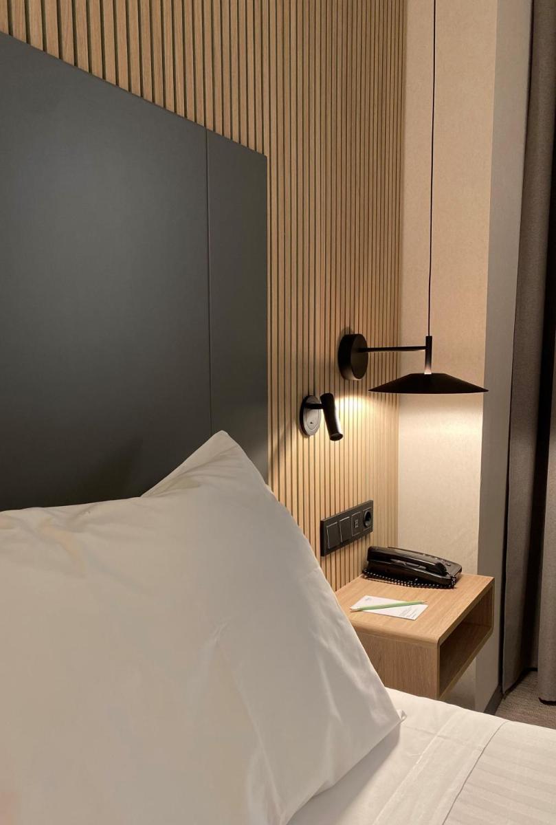 Cama o camas de una habitación en Silken Ciudad Gijón