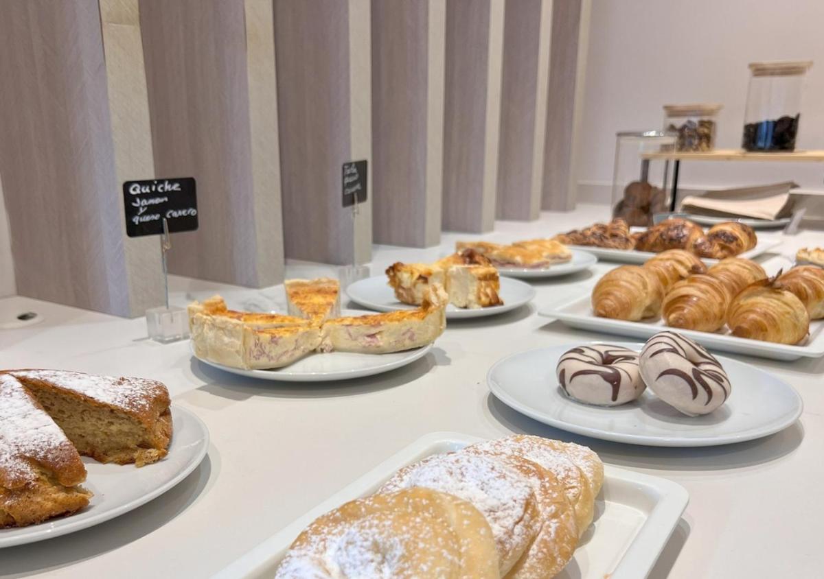 Comida en o cerca de este hotel