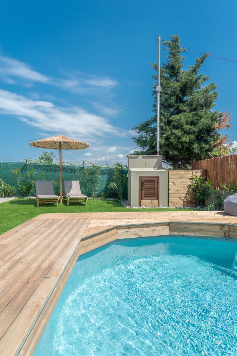 Cozy House with Pool near Beach - Housity