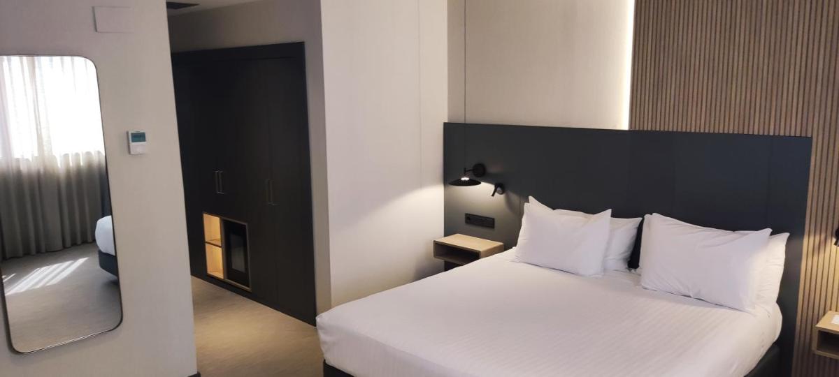 Cama o camas de una habitación en Silken Ciudad Gijón