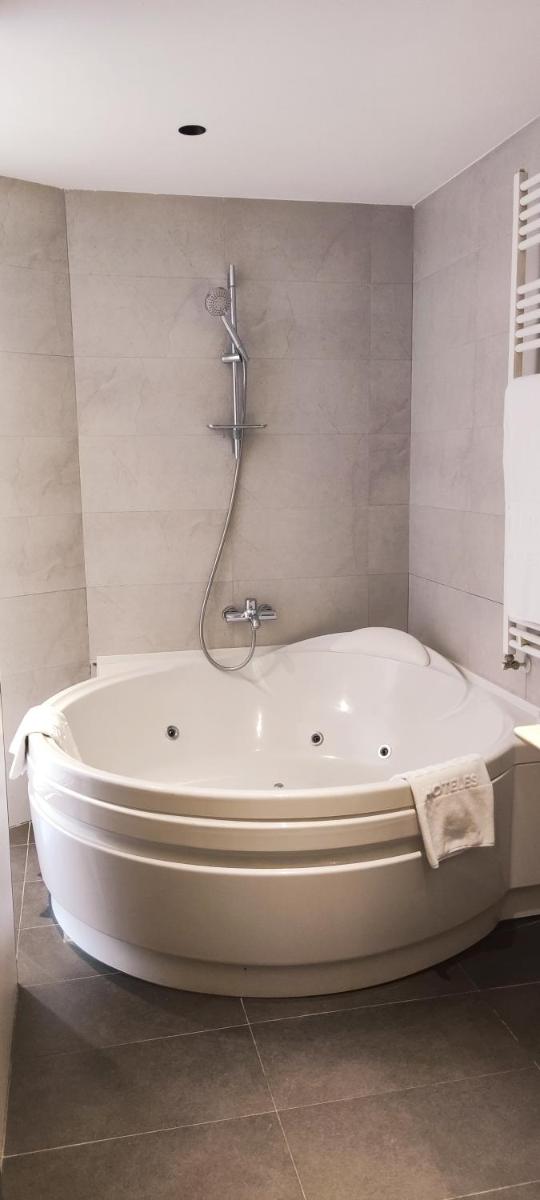 Un baño de Silken Ciudad Gijón