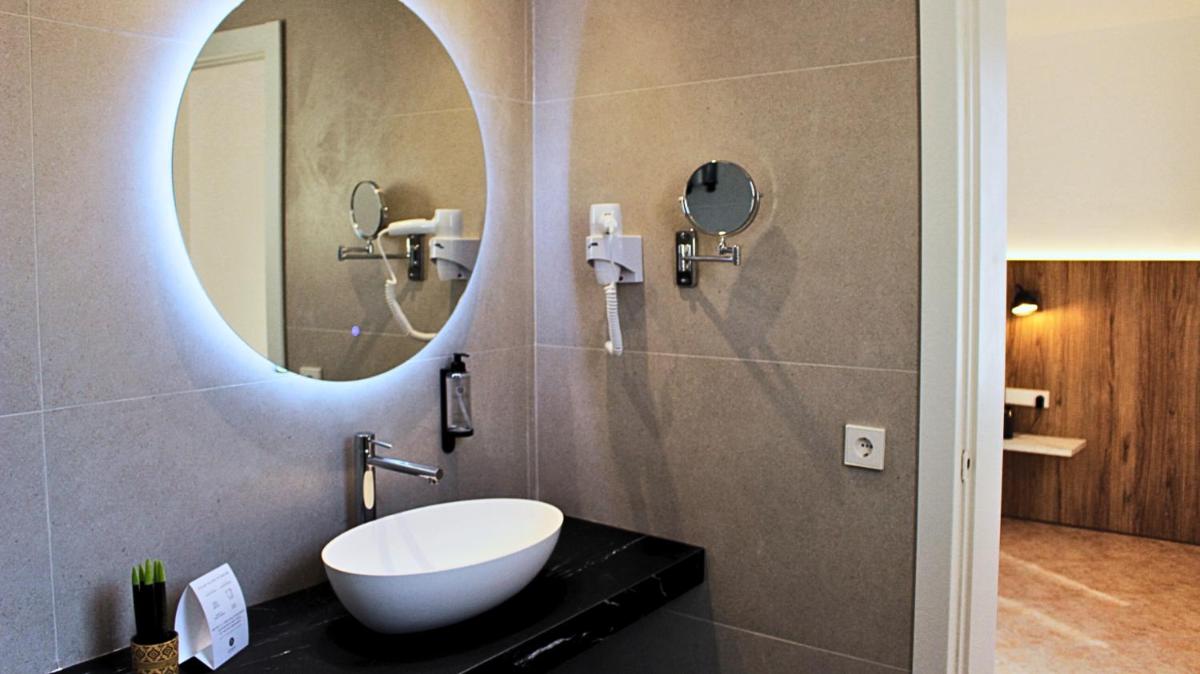 Un baño de Alfons Hotel