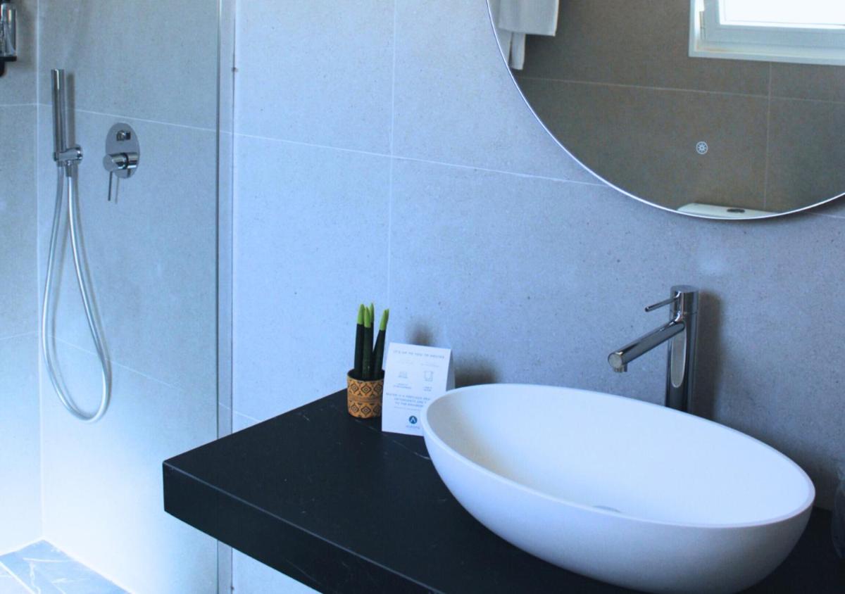 Un baño de Alfons Hotel