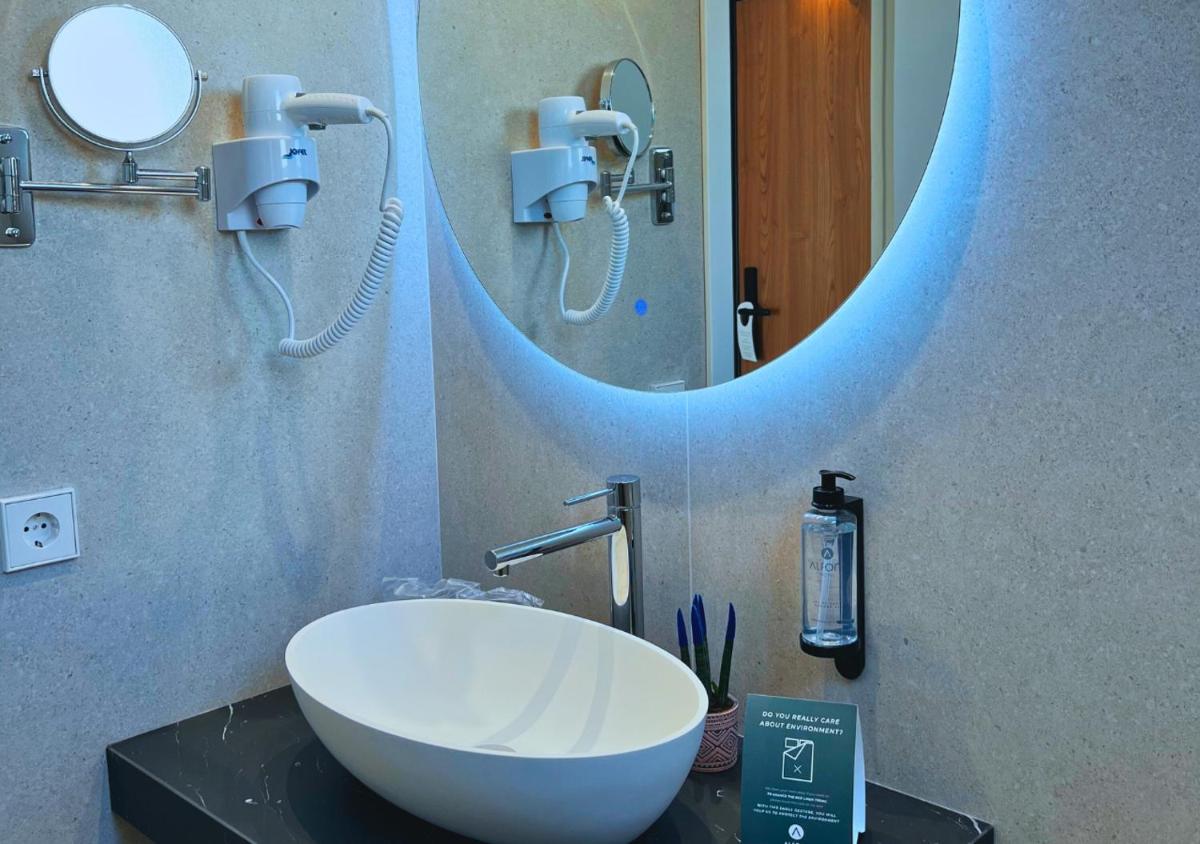 Un baño de Alfons Hotel