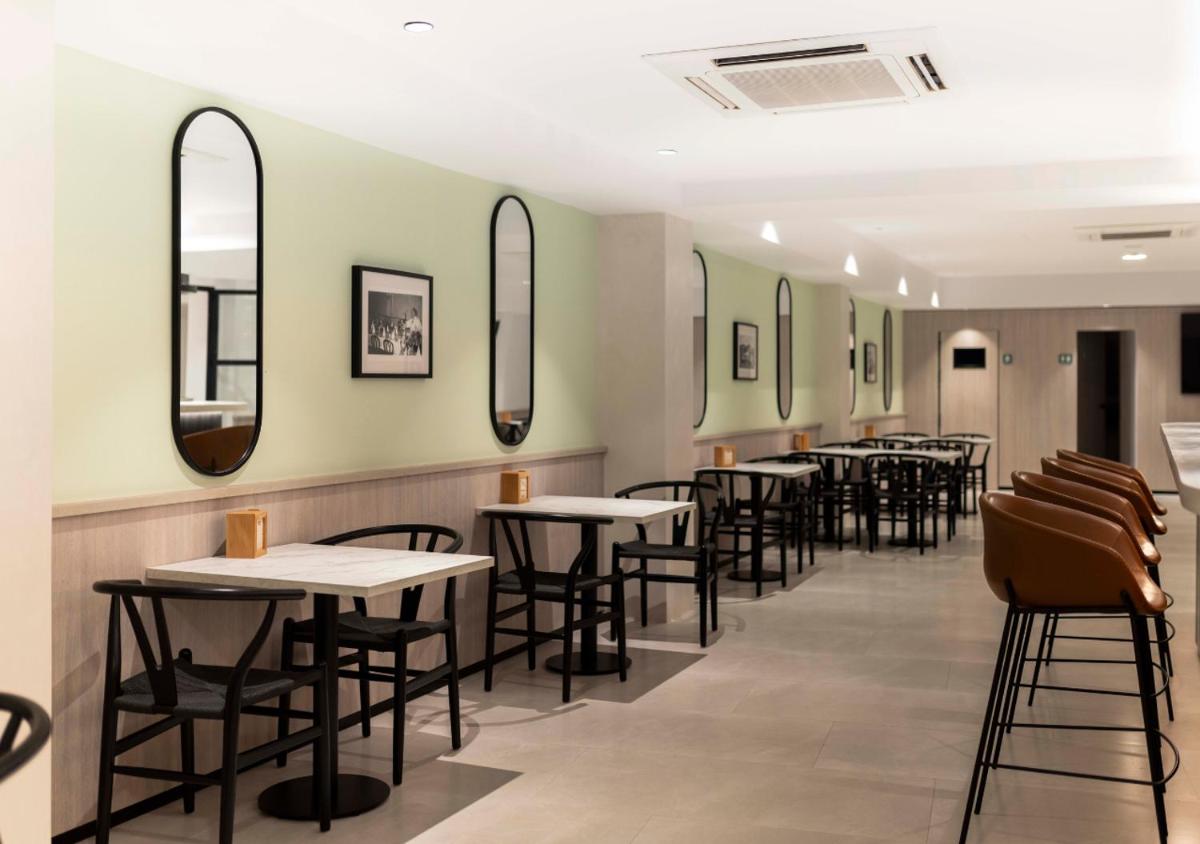 Un restaurante o sitio para comer en Alfons Hotel