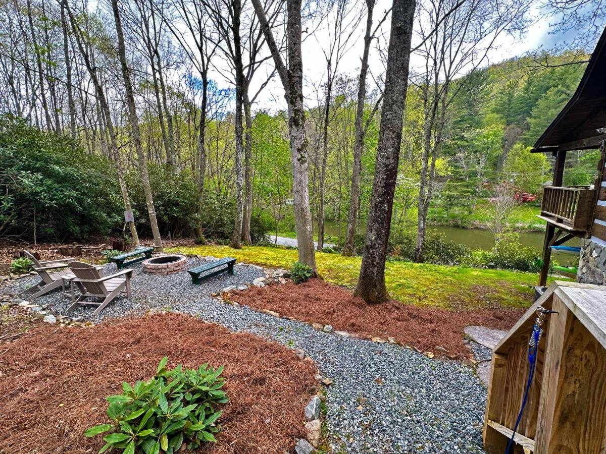 Log Cabin on the River w/Hot Tub - Housity