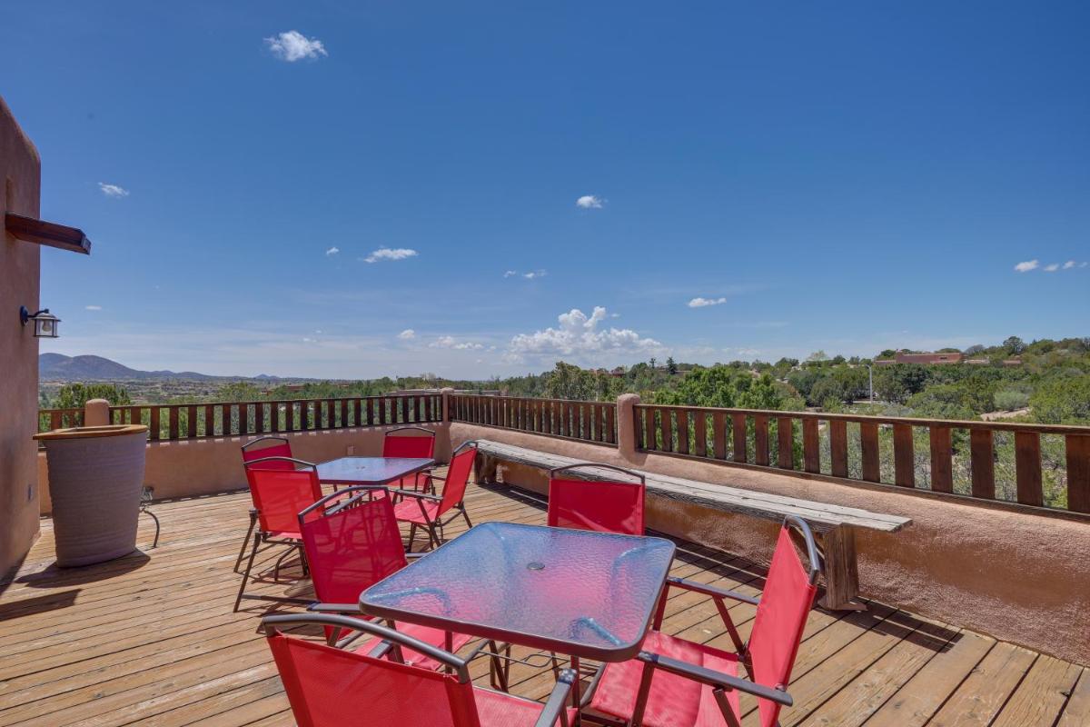 Casa al Reves Pueblo-Style House with Views! - Housity