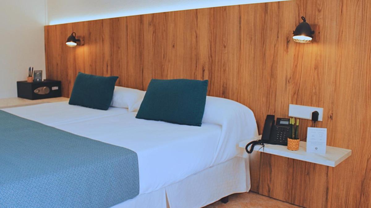 Cama o camas de una habitación en Alfons Hotel