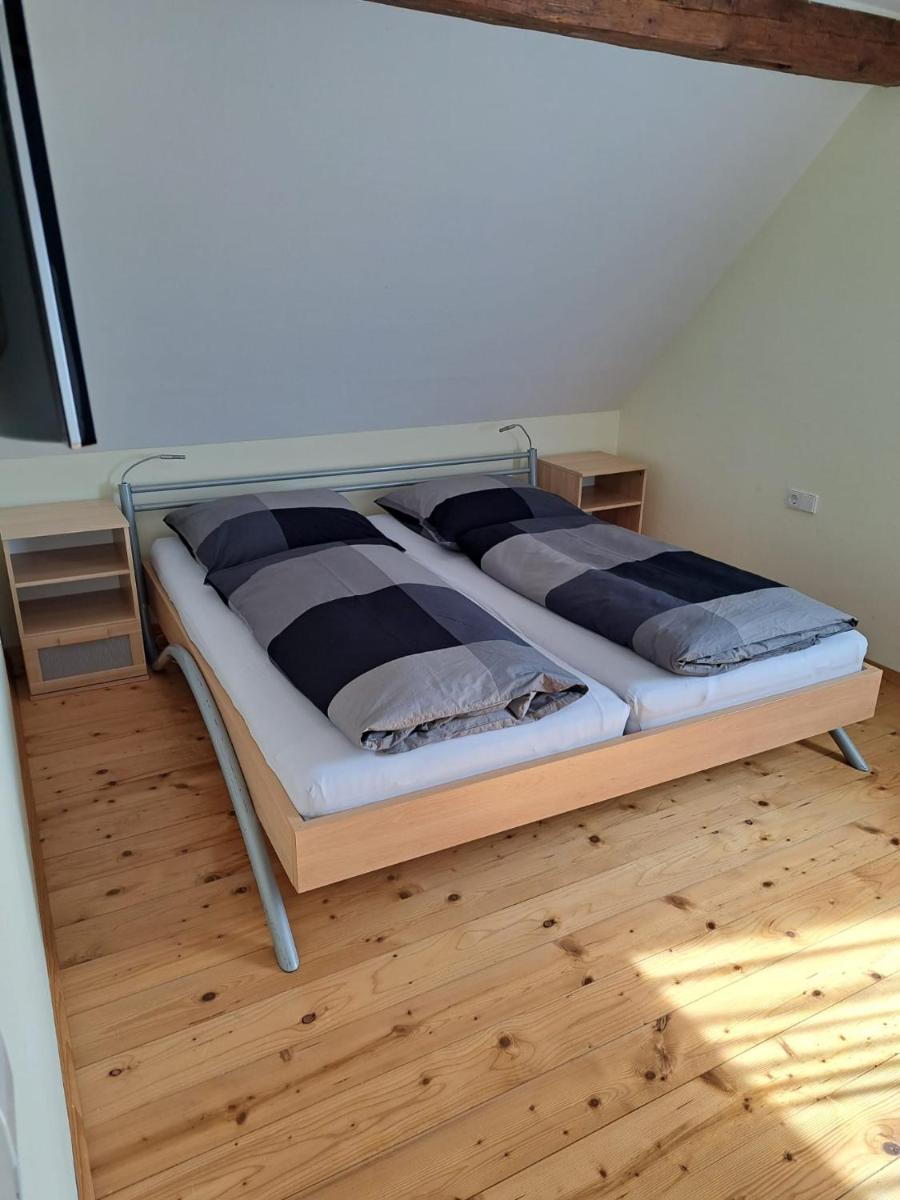 Gästehaus Six Inn mit Gemeinschaftsküche bis 6 Personen - Housity
