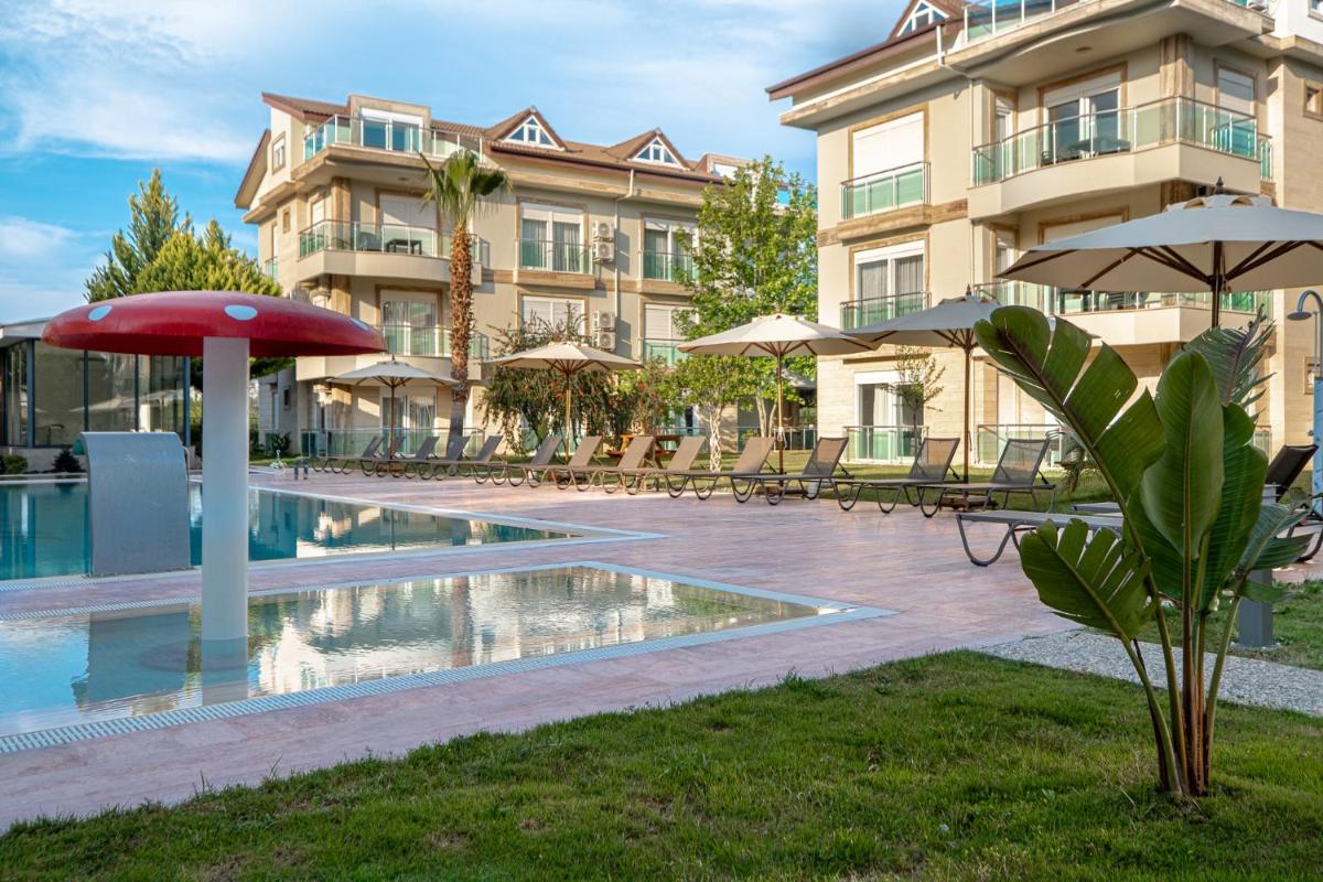 Belek Deluxe Suit - Housity