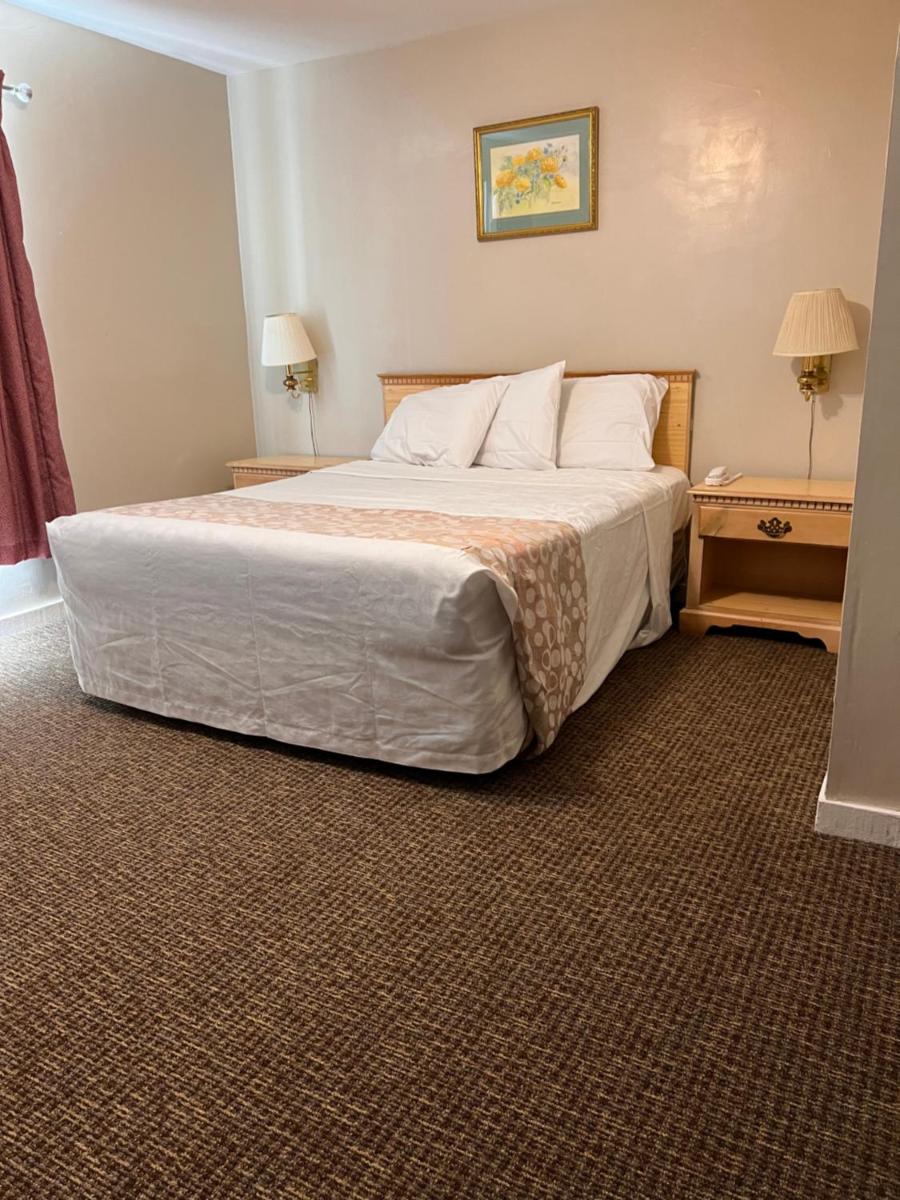 Oswego Inn - Housity