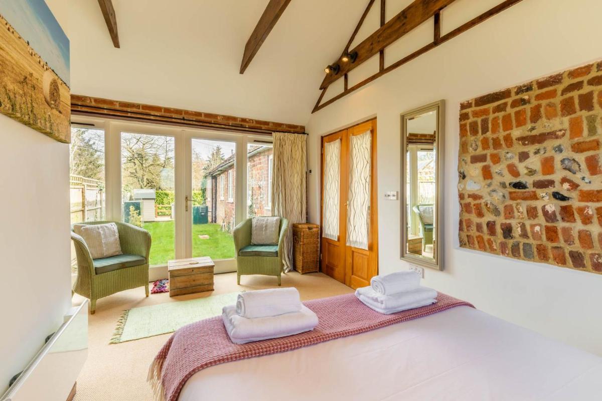 Host & Stay - Woodfalls Barn - Housity