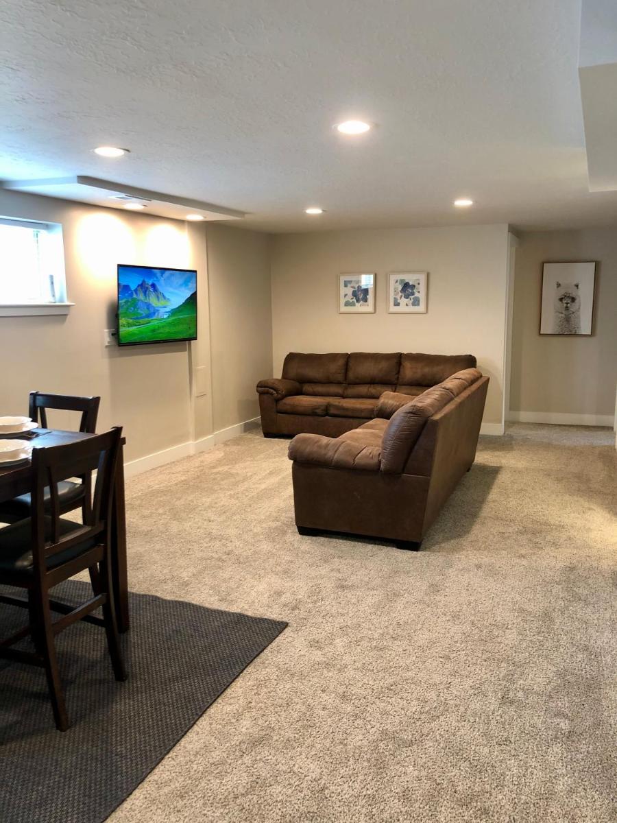 Cozy Getaway near SLC Airport & Downtown - 1st floor Apartment - Housity