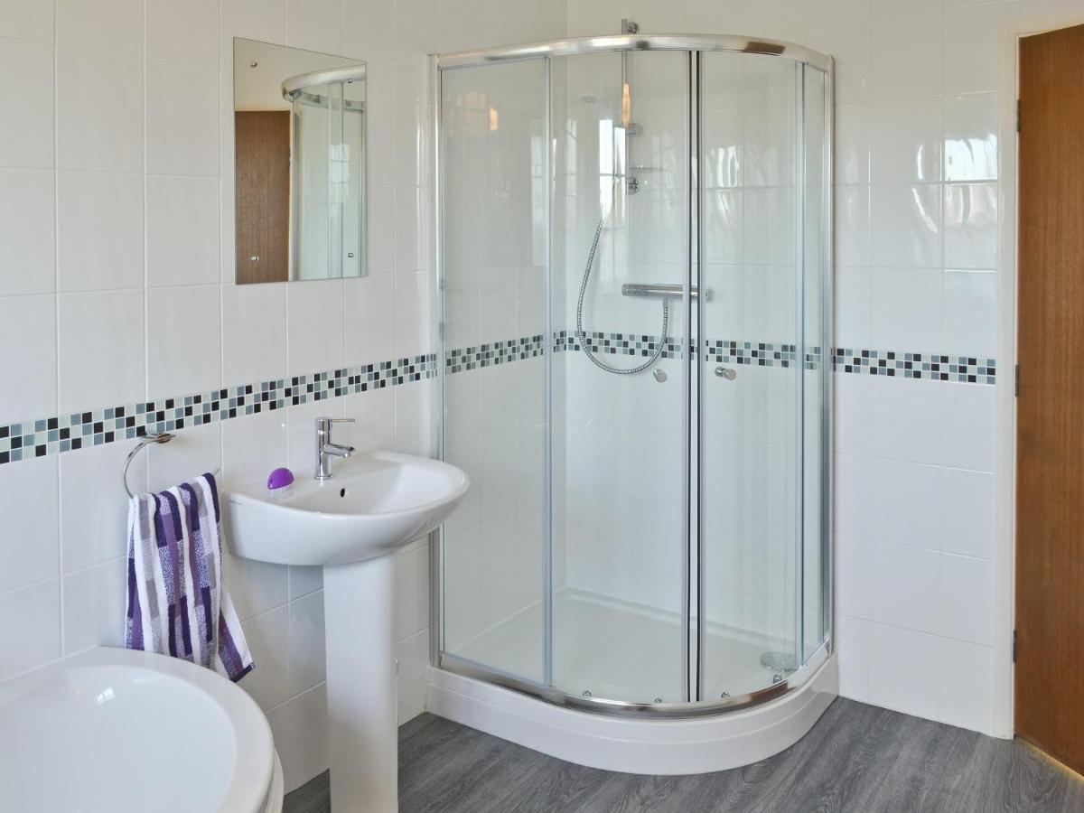Marsh Farmhouse - Housity