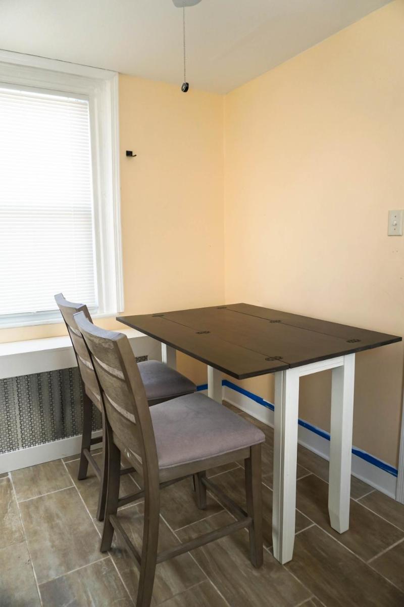 Lincoln Manor - Newly Renovated, 1mile from PHL Airport and Sports Stadiums - Housity