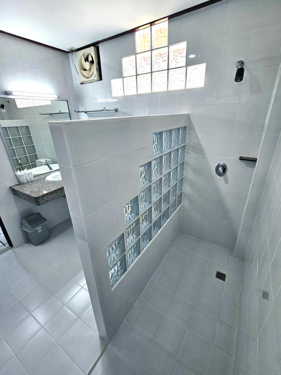 Thong Paeka Hotel - Housity