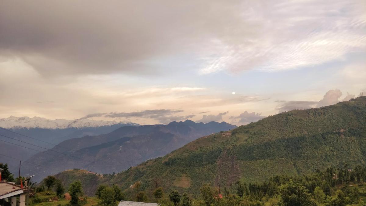 Loghouse at khajjiar lake - Housity