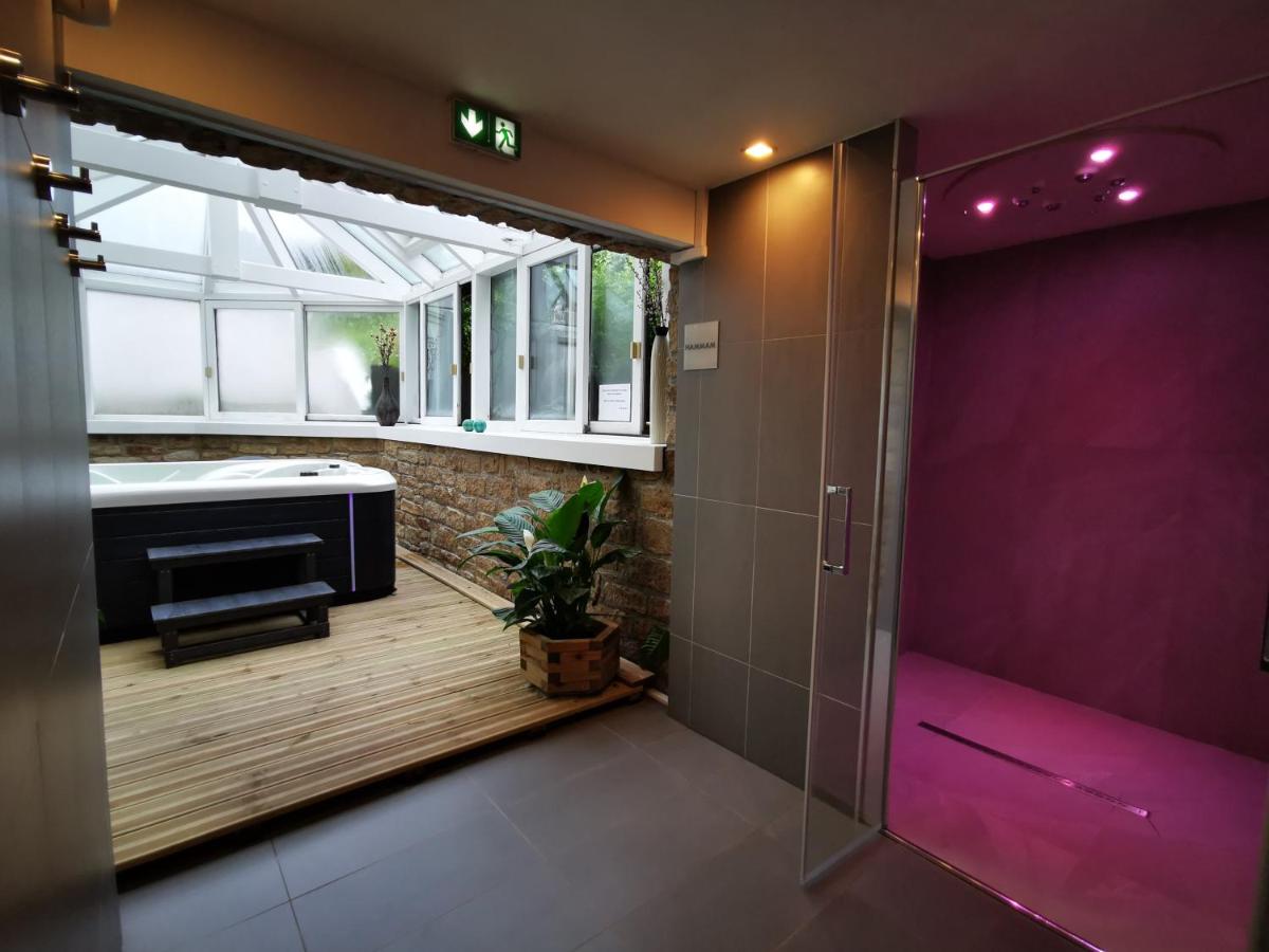 Coin salon dans l'établissement Le Churchill Hôtel & Spa