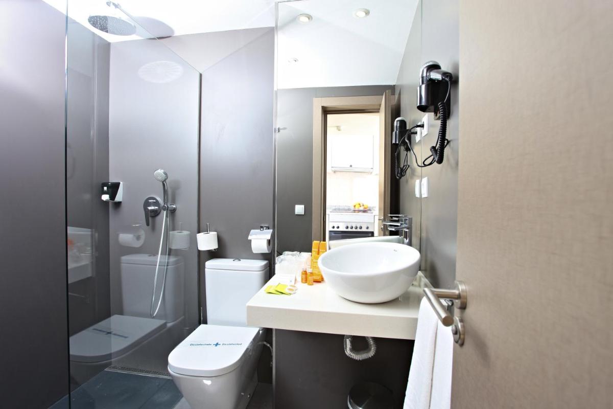 Flamingo Beach Resort - Adults Recommended - Housity