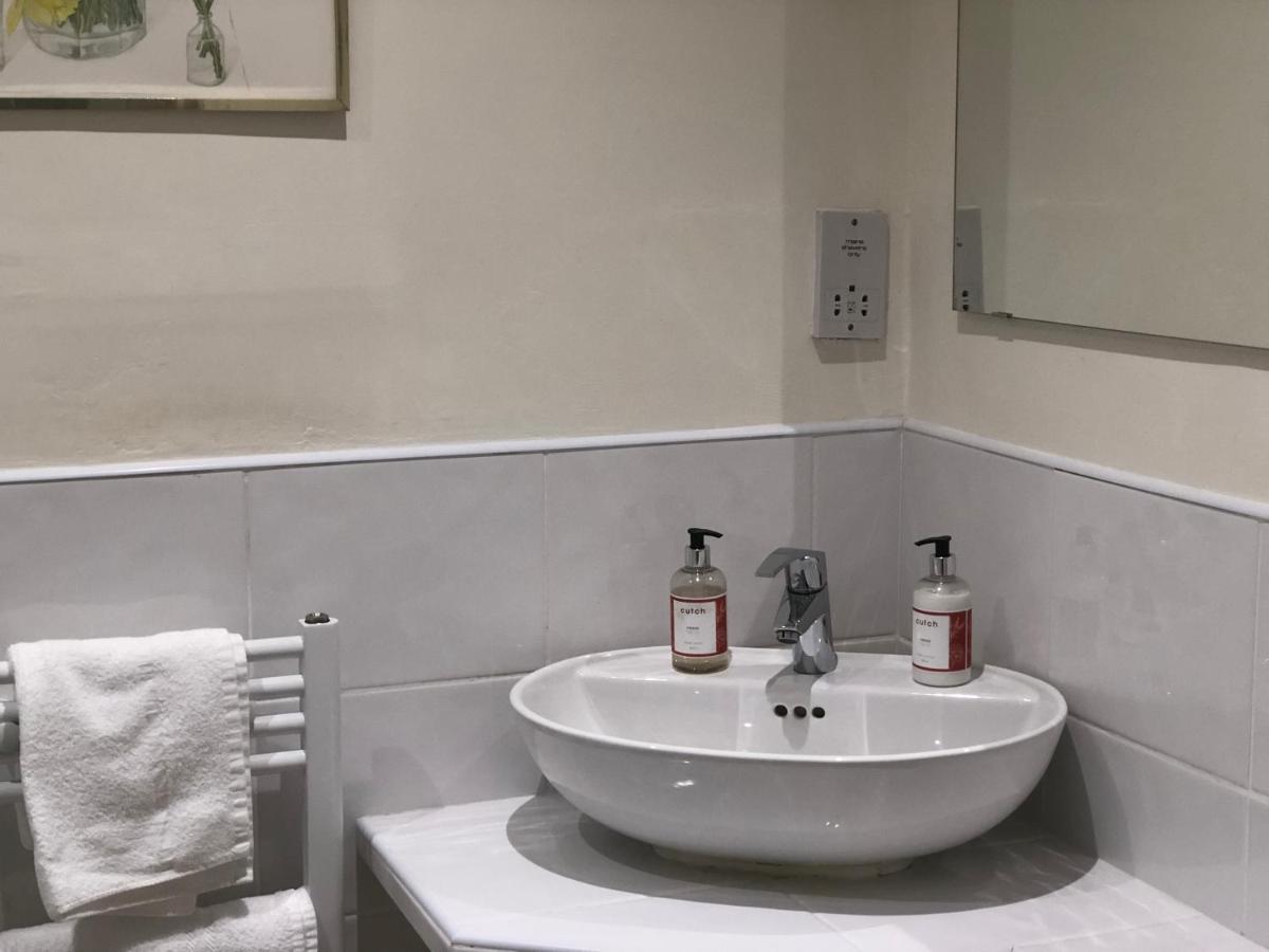 Room in Twemlow Green - Housity