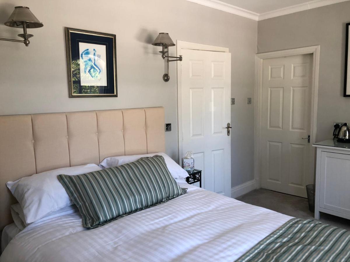 Room in Twemlow Green - Housity