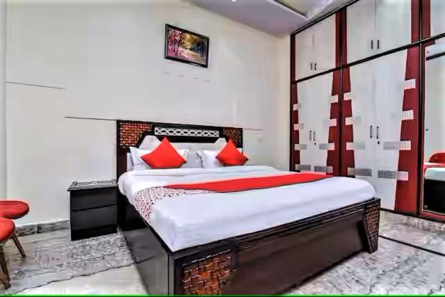 Florence Residency & Riviera Inn - Housity