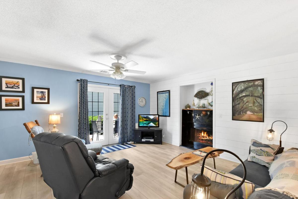 Suitetrails - Attractive Three Bedroom Townhouse with Easy Access On and Off St Simons