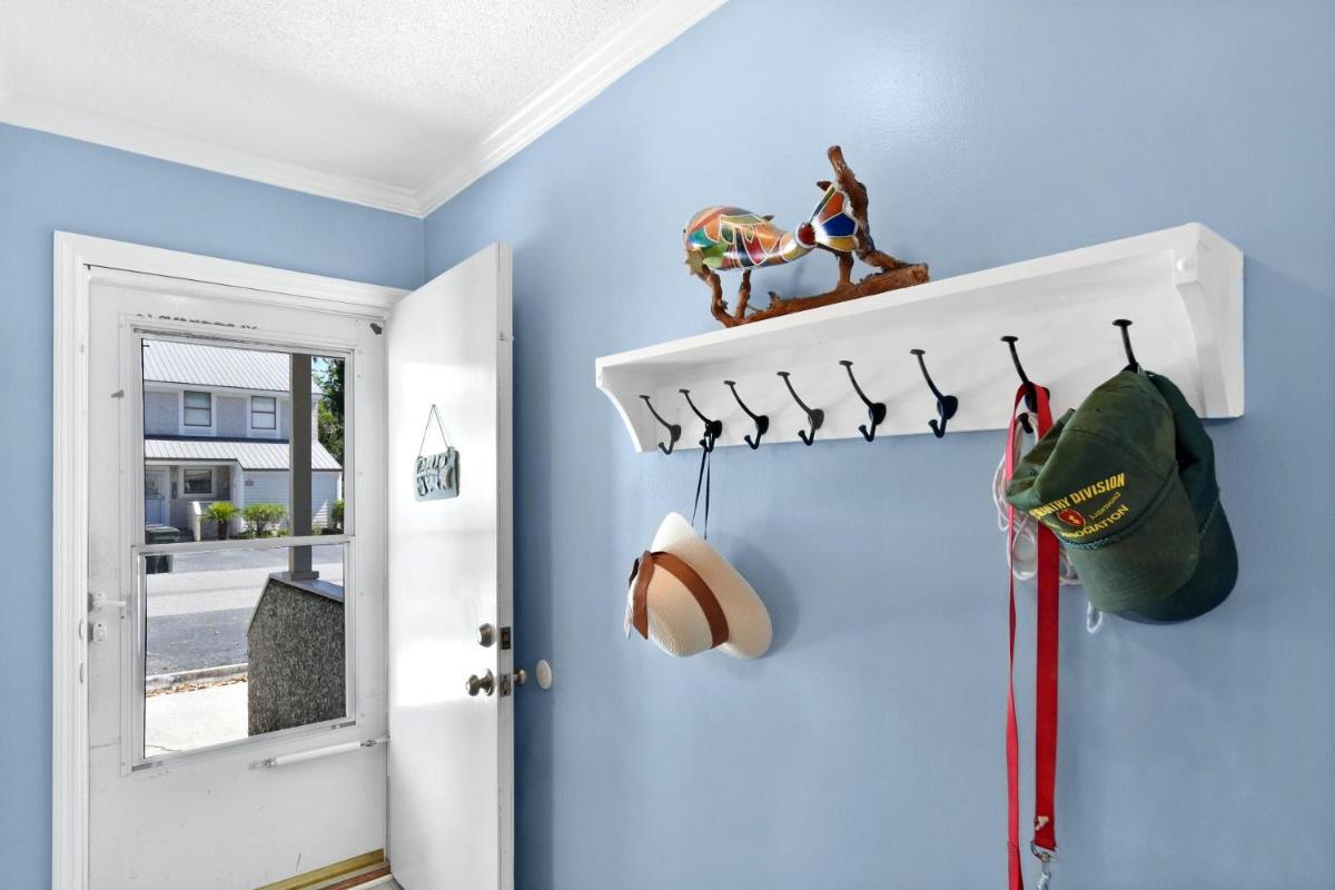 Suitetrails - Attractive Three Bedroom Townhouse with Easy Access On and Off St Simons