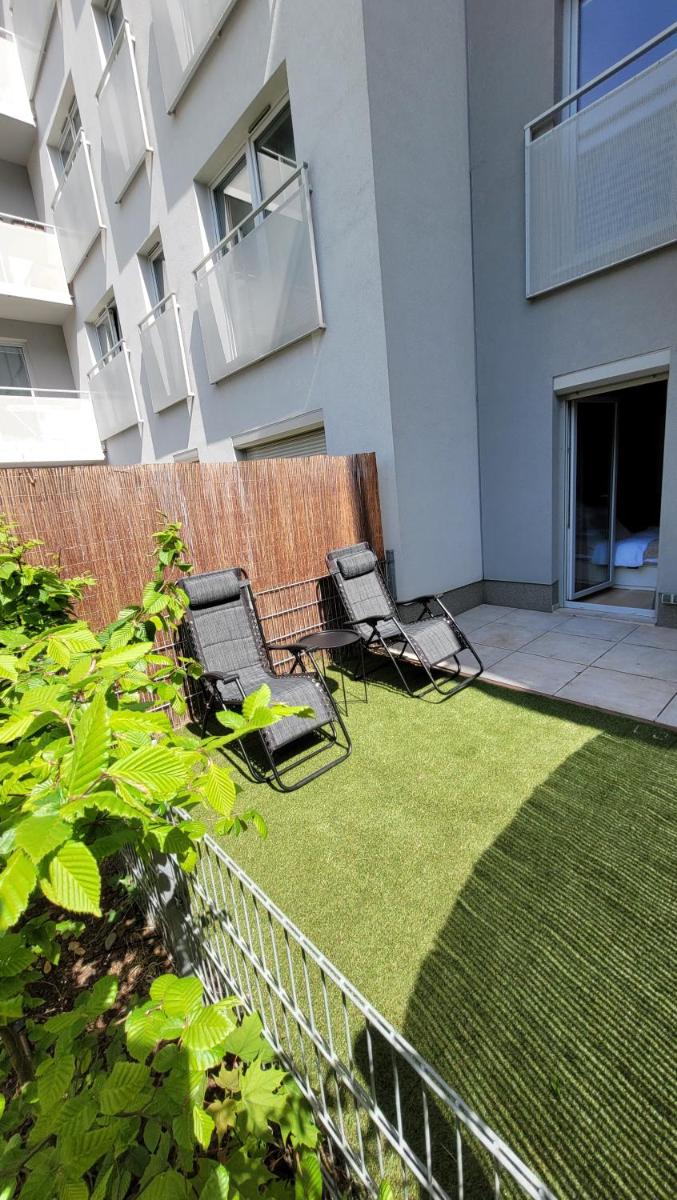 Green Terrace Family Apartment - 2 Terraces, Free Parking, NETFLIX Cinema - Hizvo