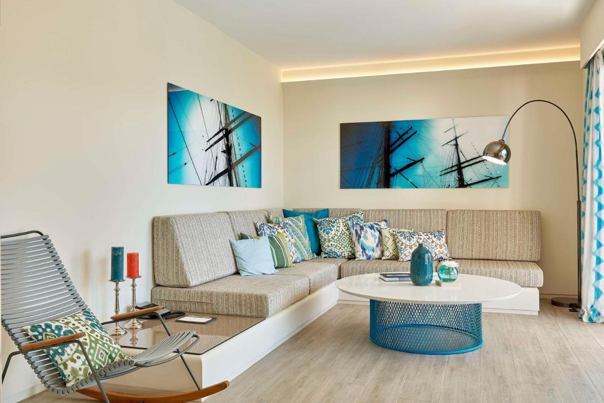 Zona de estar de 7Pines Resort Ibiza, part of Destination by Hyatt