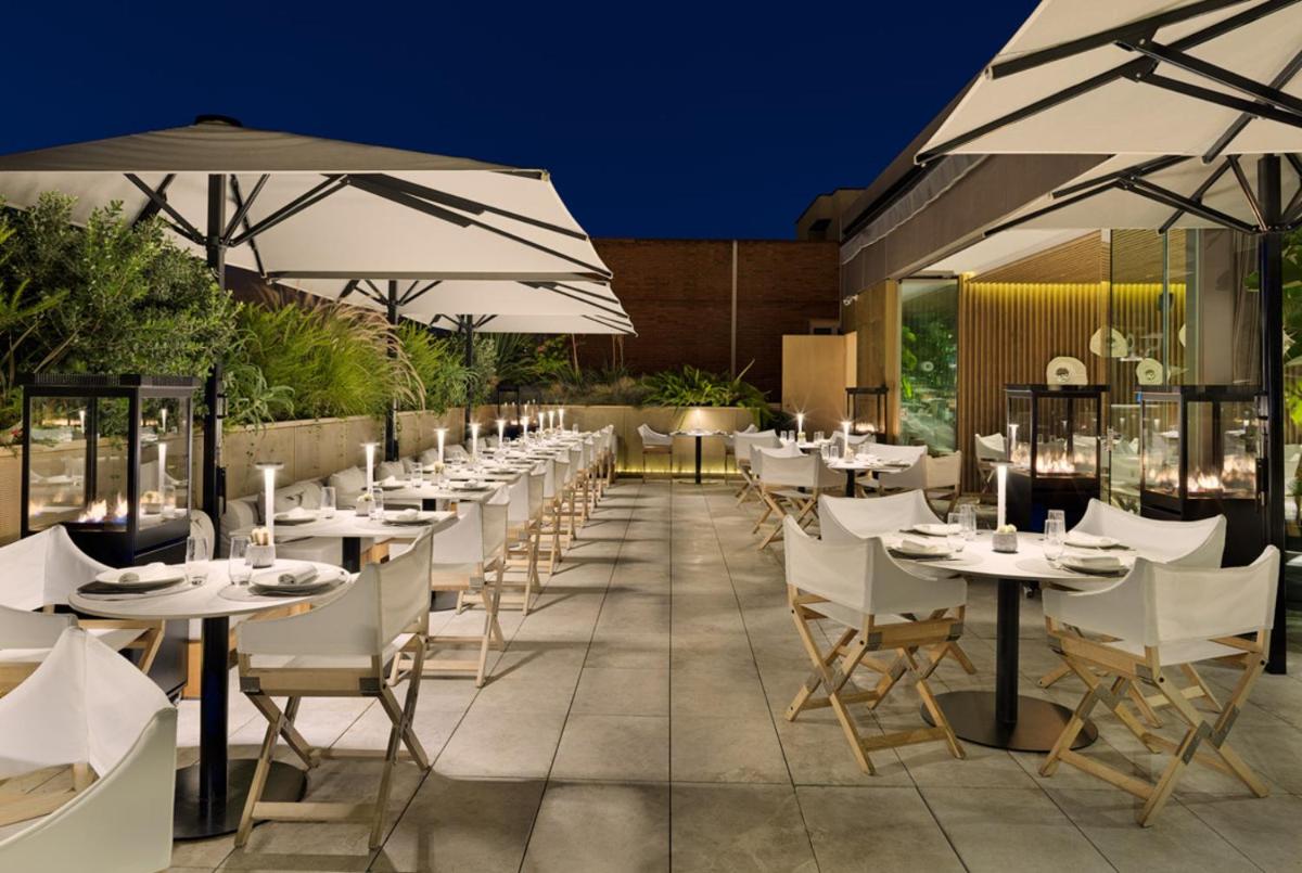 Un restaurante o sitio para comer en The One Barcelona GL