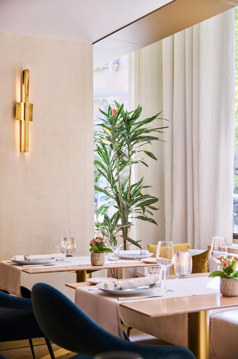 Un restaurante o sitio para comer en The One Barcelona GL