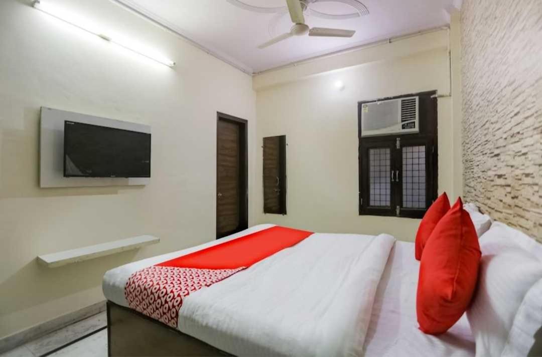 OYO Light And Night Hotel - Housity