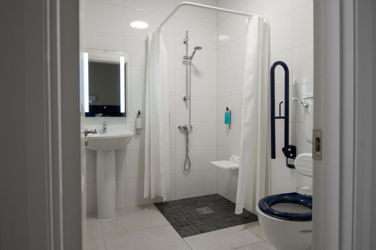 Woodenbridge Hotel - Housity