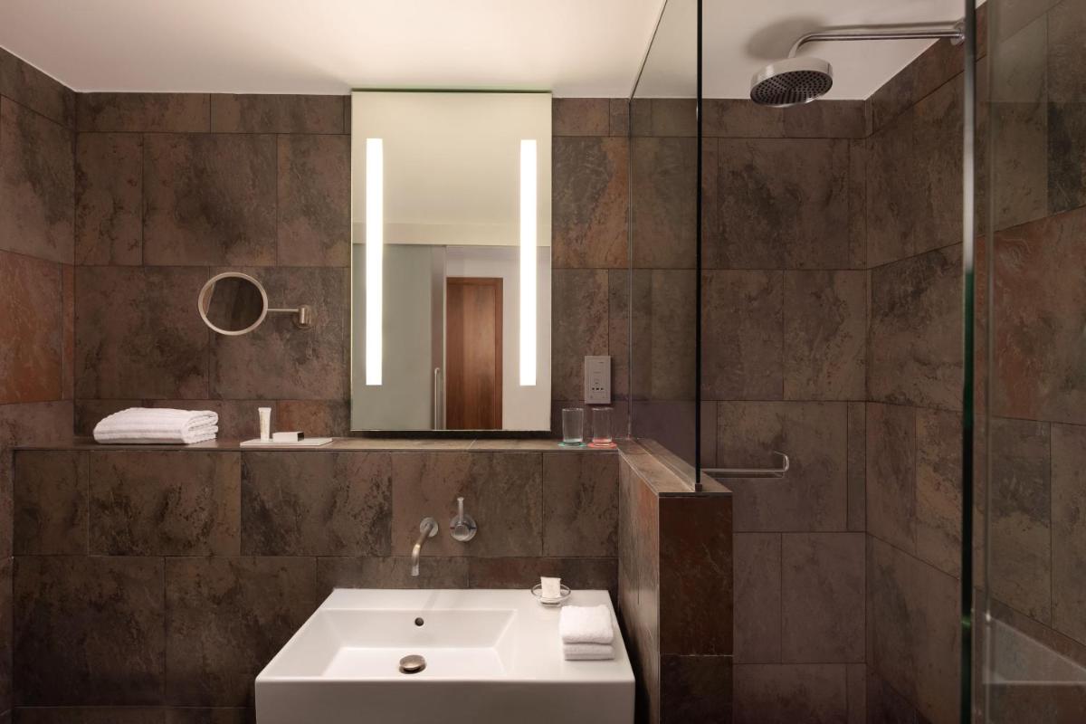 Un baño de Le Meridien Barcelona