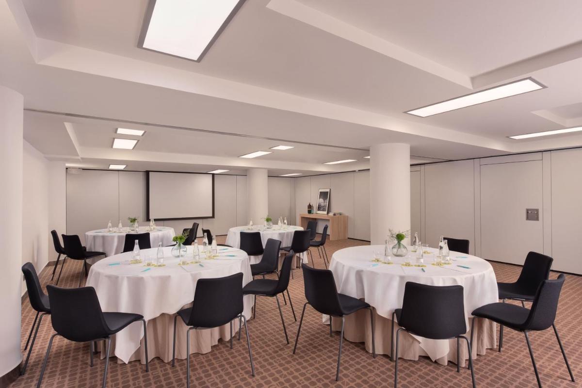 Zona business o sala de conferencias en Le Meridien Barcelona
