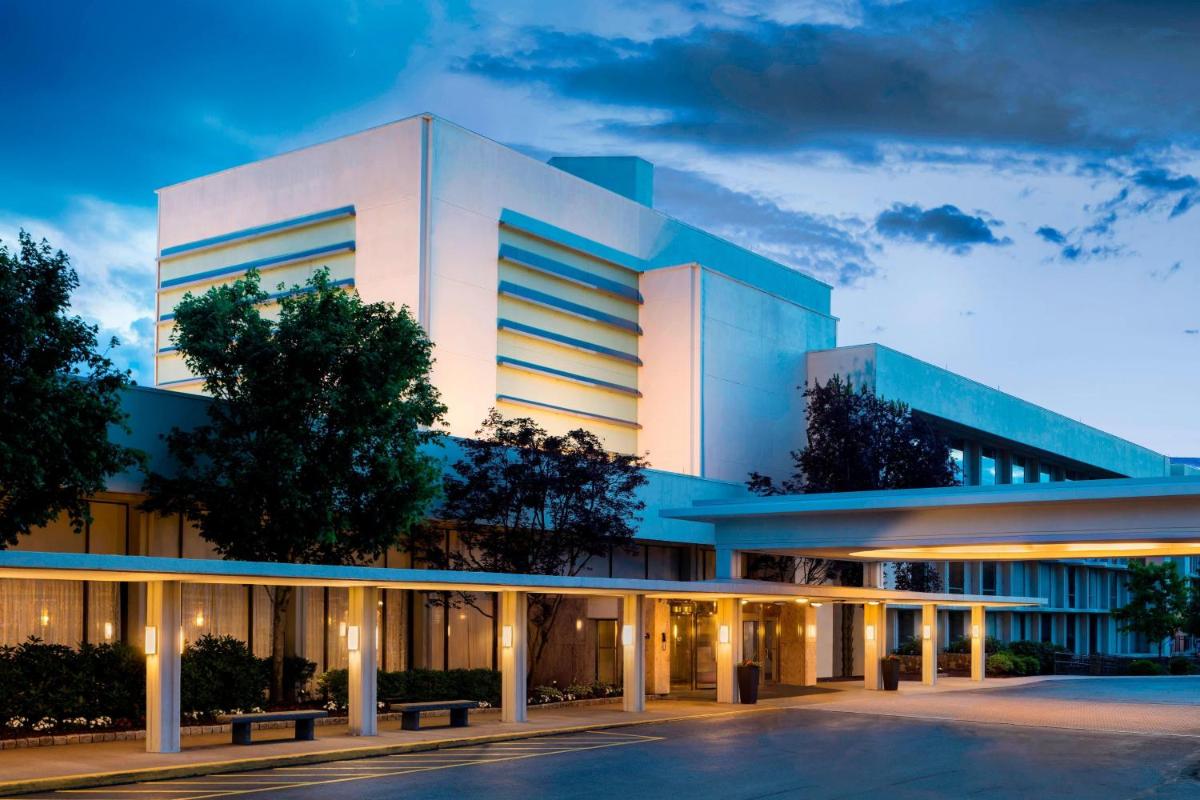Boston Marriott Newton - Housity