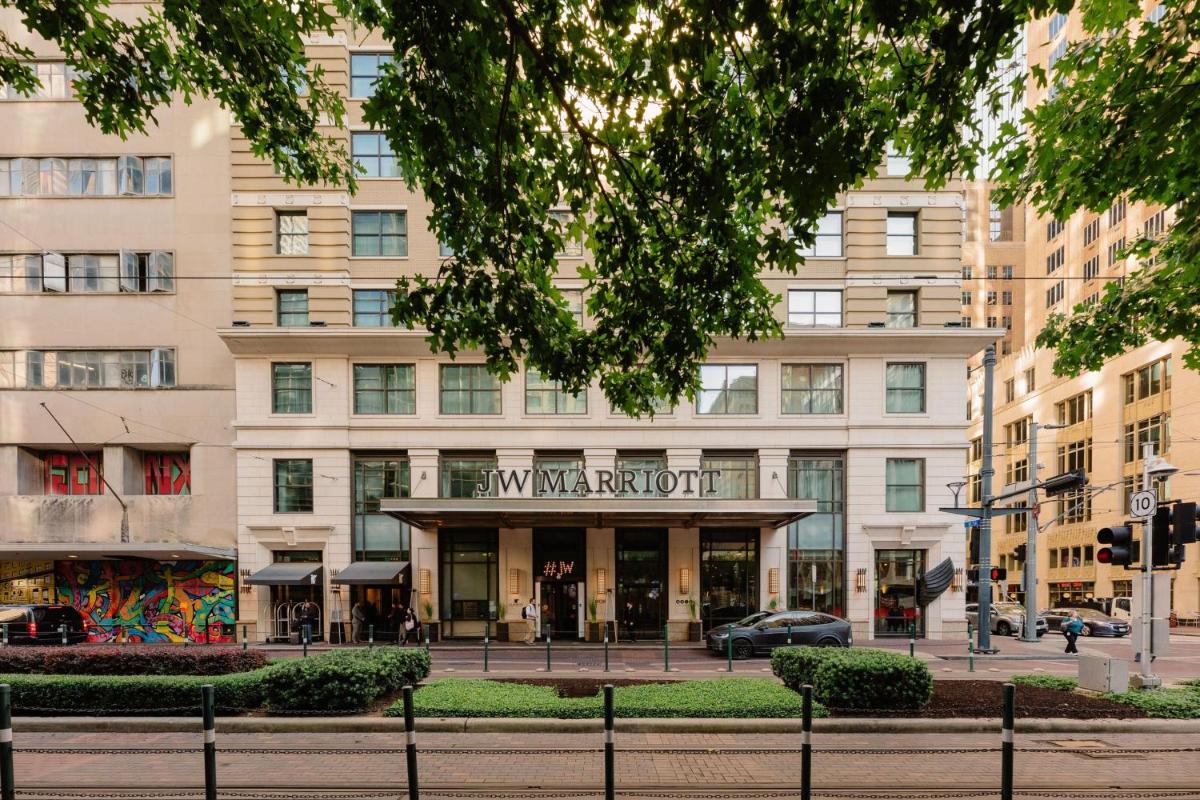 JW Marriott Houston Downtown - Housity