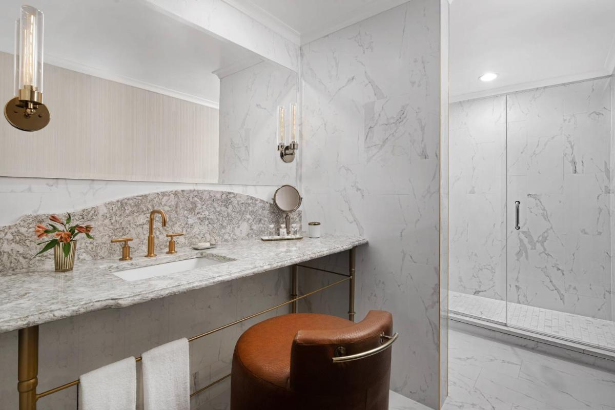 The Drake Oak Brook, Autograph Collection - Housity