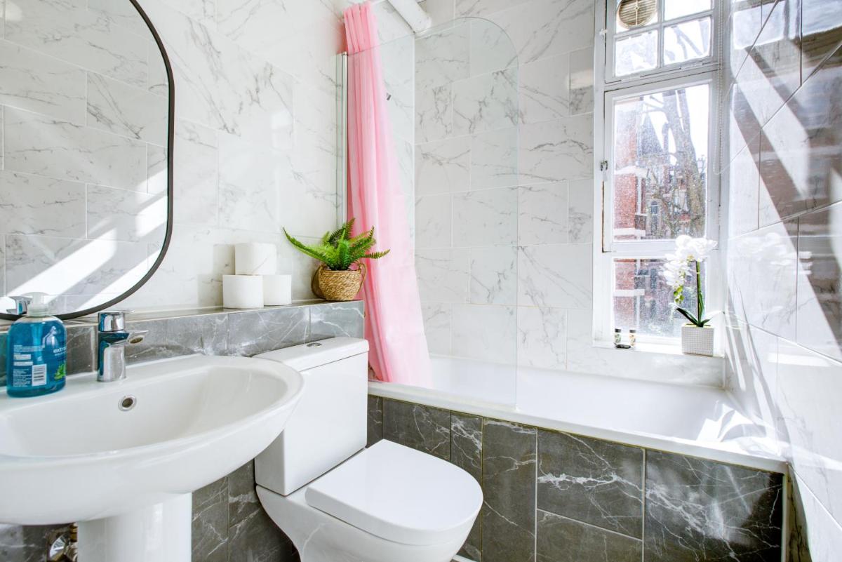 Oxford Street - Mayfair, Central London Budget Apartment - Housity
