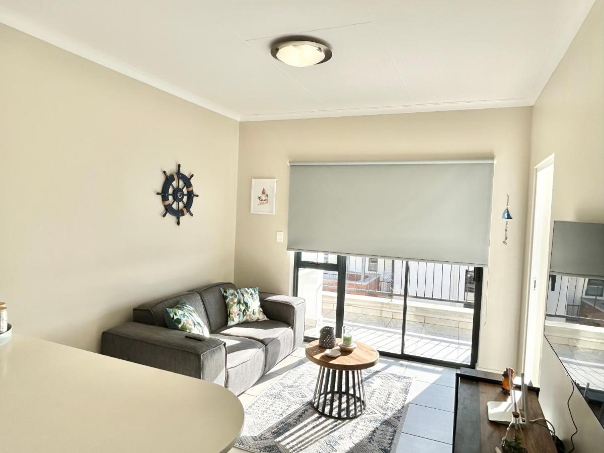 Ballito Hills - Ocean View, Queen Bed & Free Wi-Fi - Housity