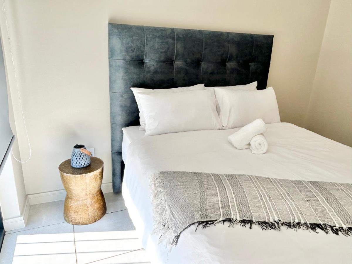 Ballito Hills - Ocean View, Queen Bed & Free Wi-Fi - Housity