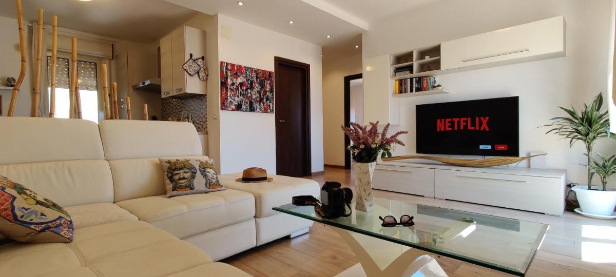 La Terrazza Su Ortigia Seaview Apartment - Housity