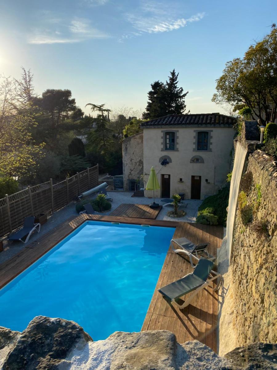 Piscine de l'établissement Logis Hôtel Château De Palaja ou située à proximité