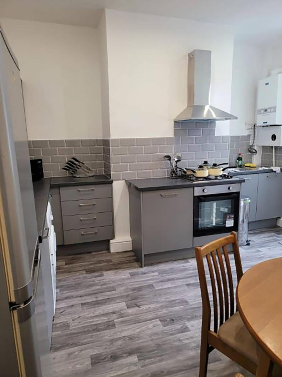 Double Room En-suiteC Burnley City Centre - Housity